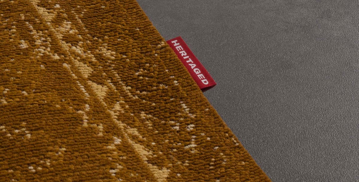 Dywan vintage - Nomad musztardowy - close up zijkant Dywan vintage - Nomad musztardowy - close up zijkant