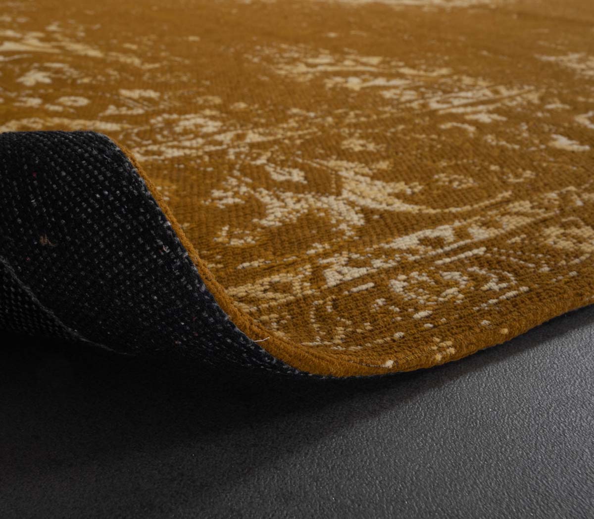 Dywan vintage - Nomad musztardowy - close up vouw Dywan vintage - Nomad musztardowy - close up vouw
