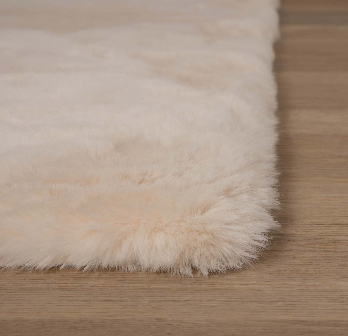 Dywan puszysty - Comfy plus kremowy - close up Dywan puszysty - Comfy plus kremowy - close up