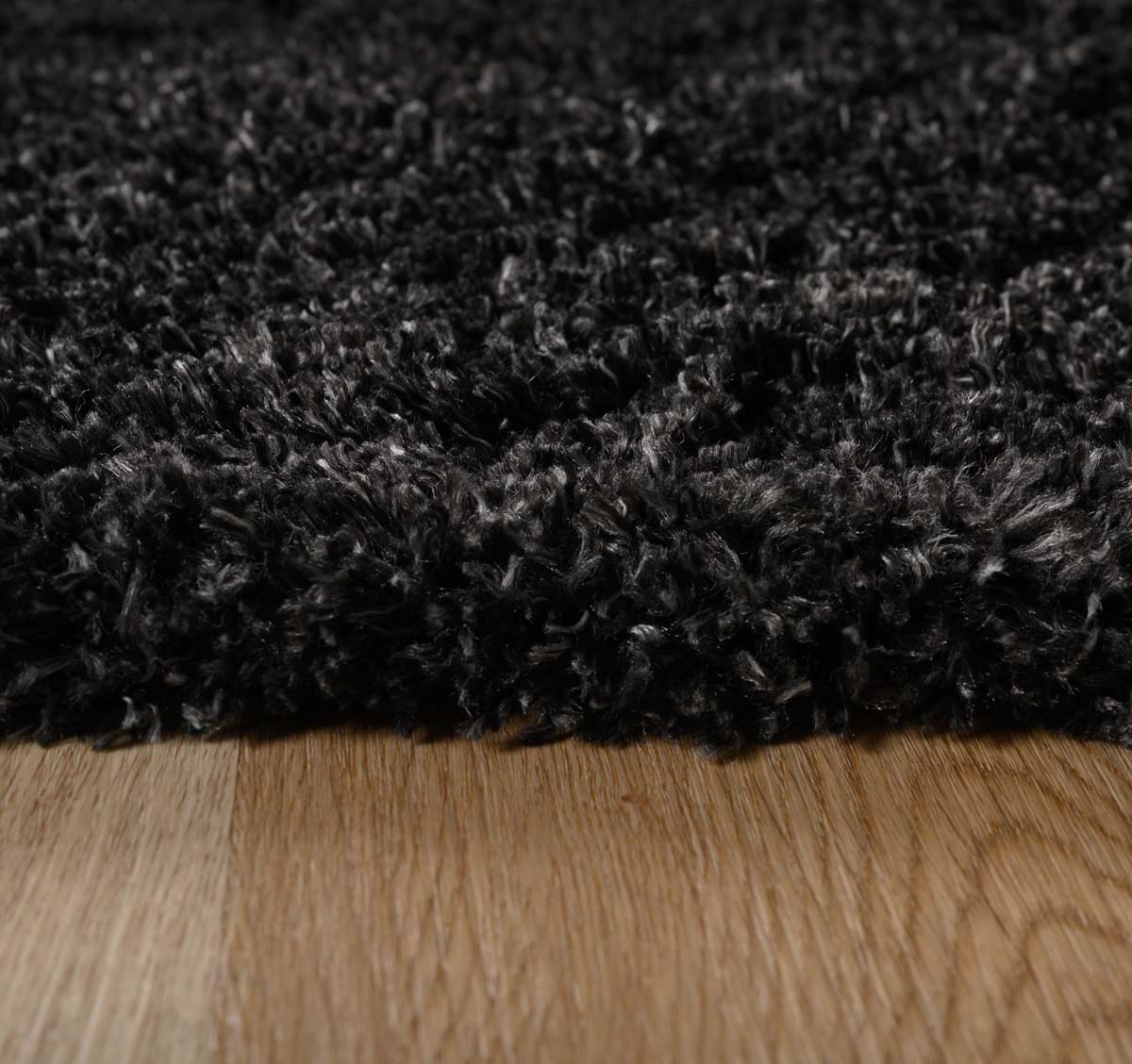 Dywan owalny z długim włosiem - Cozy Shaggy antracytowy - close up Dywan owalny z długim włosiem - Cozy Shaggy antracytowy - close up