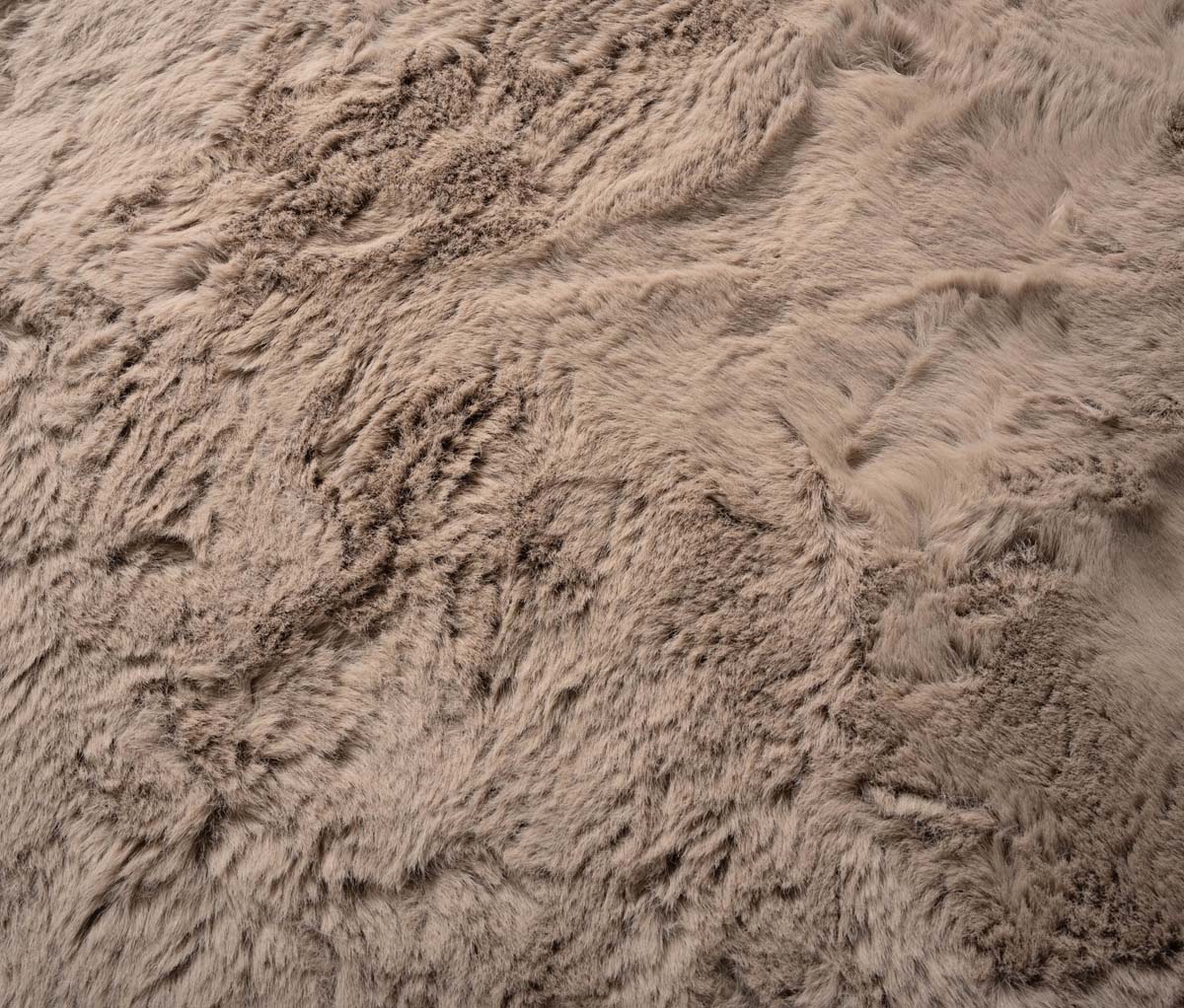 Dywan owalny z długim włosiem - Comfy plus taupe - close up Dywan owalny z długim włosiem - Comfy plus taupe - close up