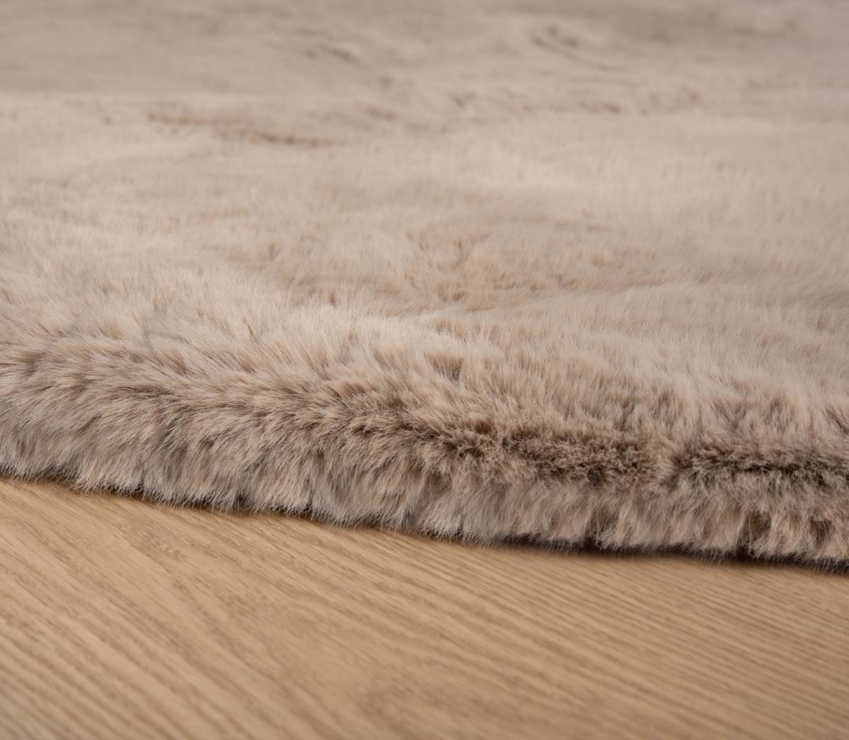 Dywan owalny z długim włosiem - Comfy plus taupe - close up Dywan owalny z długim włosiem - Comfy plus taupe - close up