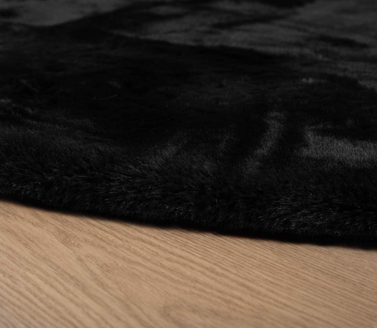 Dywan okrągły z długim włosiem - Comfy plus czarny - close up Dywan okrągły z długim włosiem - Comfy plus czarny - close up