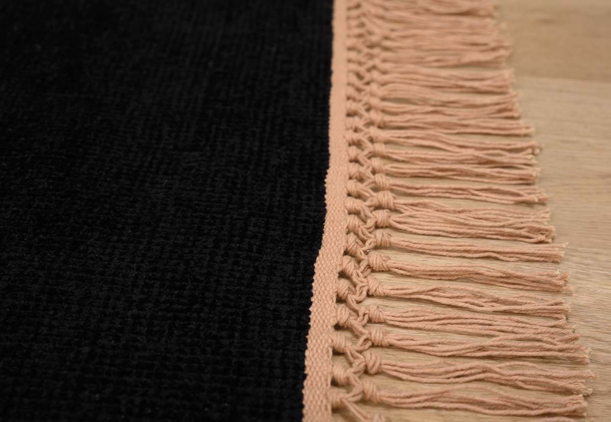 Dywan wiskozowy - Gem czarny - close up zijkant Dywan wiskozowy - Gem czarny - close up zijkant