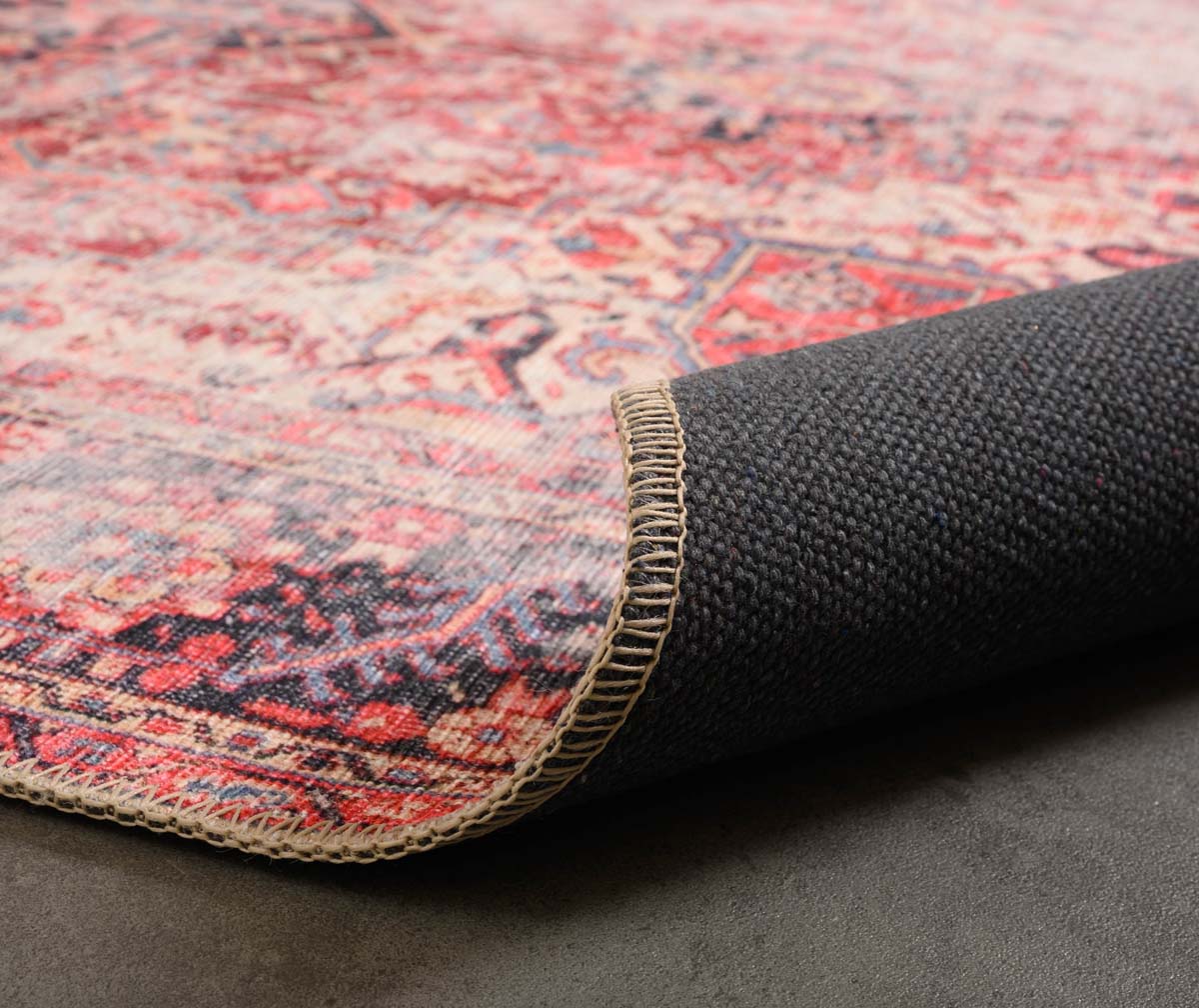 Dywan vintage - Fade Noble czerwony - close up vouw Dywan vintage - Fade Noble czerwony - close up vouw