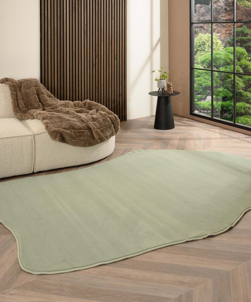 Dywan o organicznym kształcie - Ease Flow miękka zieleń Dywan o organicznym kształcie - Ease Flow miękka zieleń