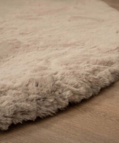 Dywan puszysty o organicznym kształcie - Comfy Plus taupe - close up, thumbnail Dywan puszysty o organicznym kształcie - Comfy Plus taupe - close up, thumbnail