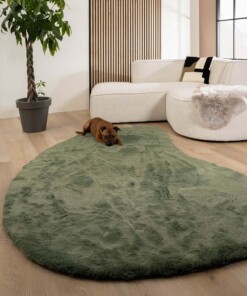 Dywan puszysty o organicznym kształcie - Comfy Plus oliwkowy - sfeer Dywan puszysty o organicznym kształcie - Comfy Plus oliwkowy - sfeer