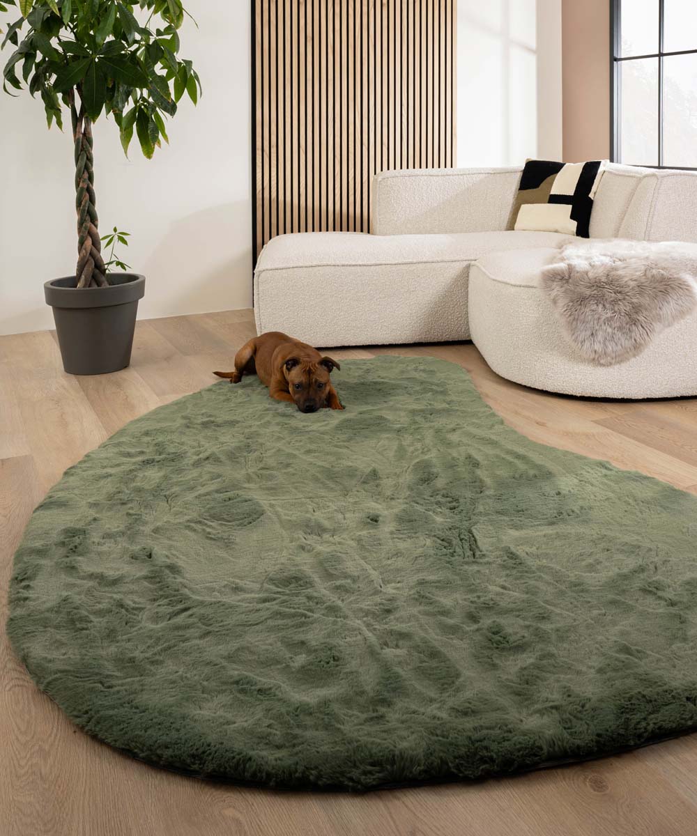 Dywan puszysty o organicznym kształcie - Comfy Plus oliwkowy - sfeer Dywan puszysty o organicznym kształcie - Comfy Plus oliwkowy - sfeer