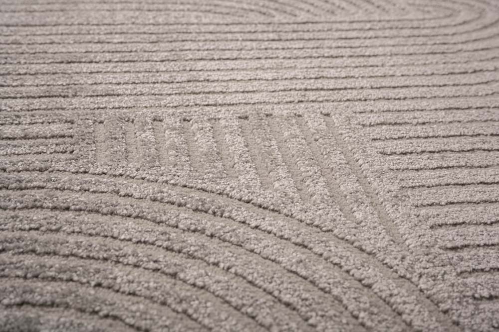 Dywan kwadratowy skandynawski - Contour Bend szary - close up Dywan kwadratowy skandynawski - Contour Bend szary - close up