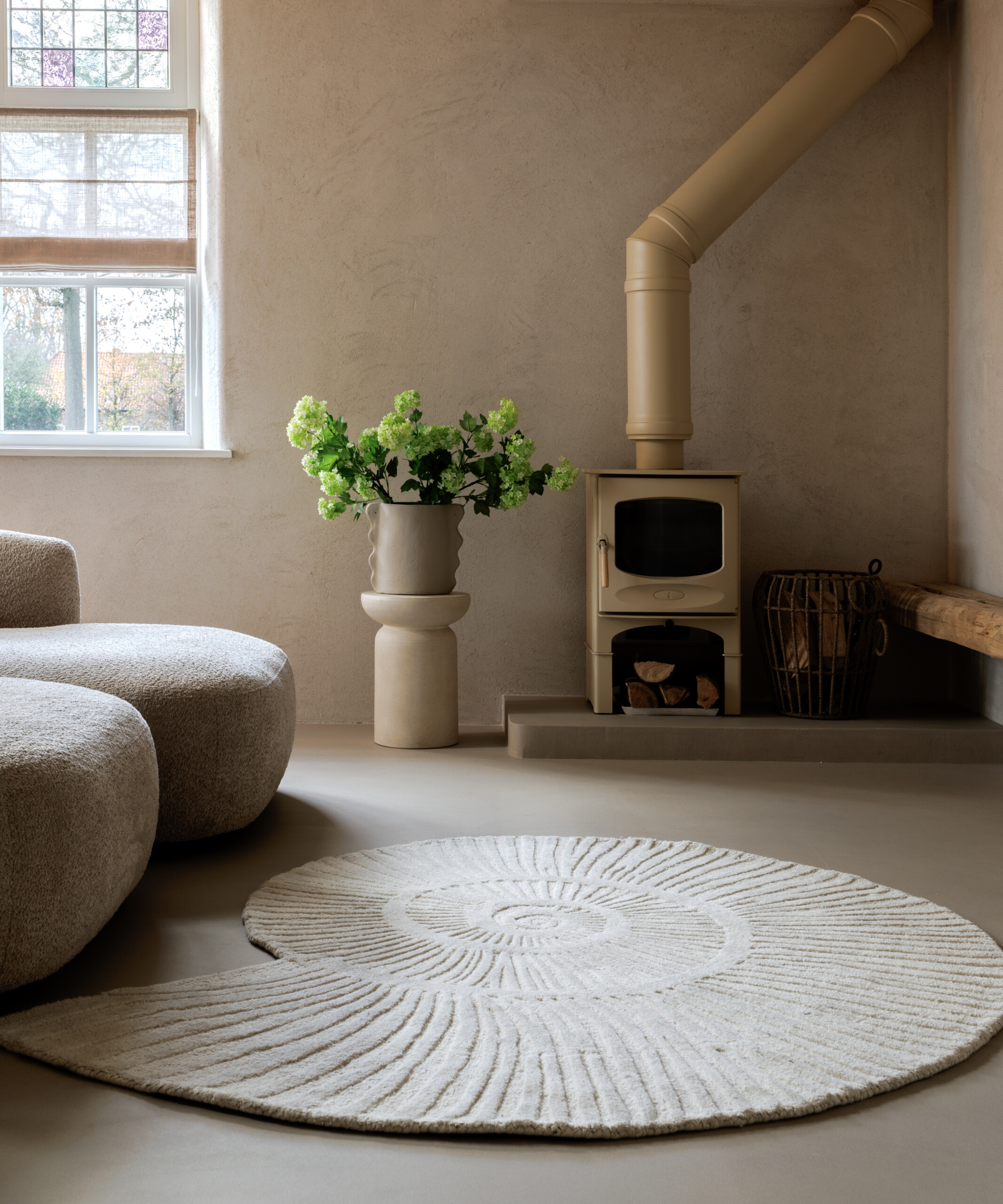 Dywan designerski o organicznym kształcie - Balans Shell kość słoniowa - sfeer Dywan designerski o organicznym kształcie - Balans Shell kość słoniowa - sfeer