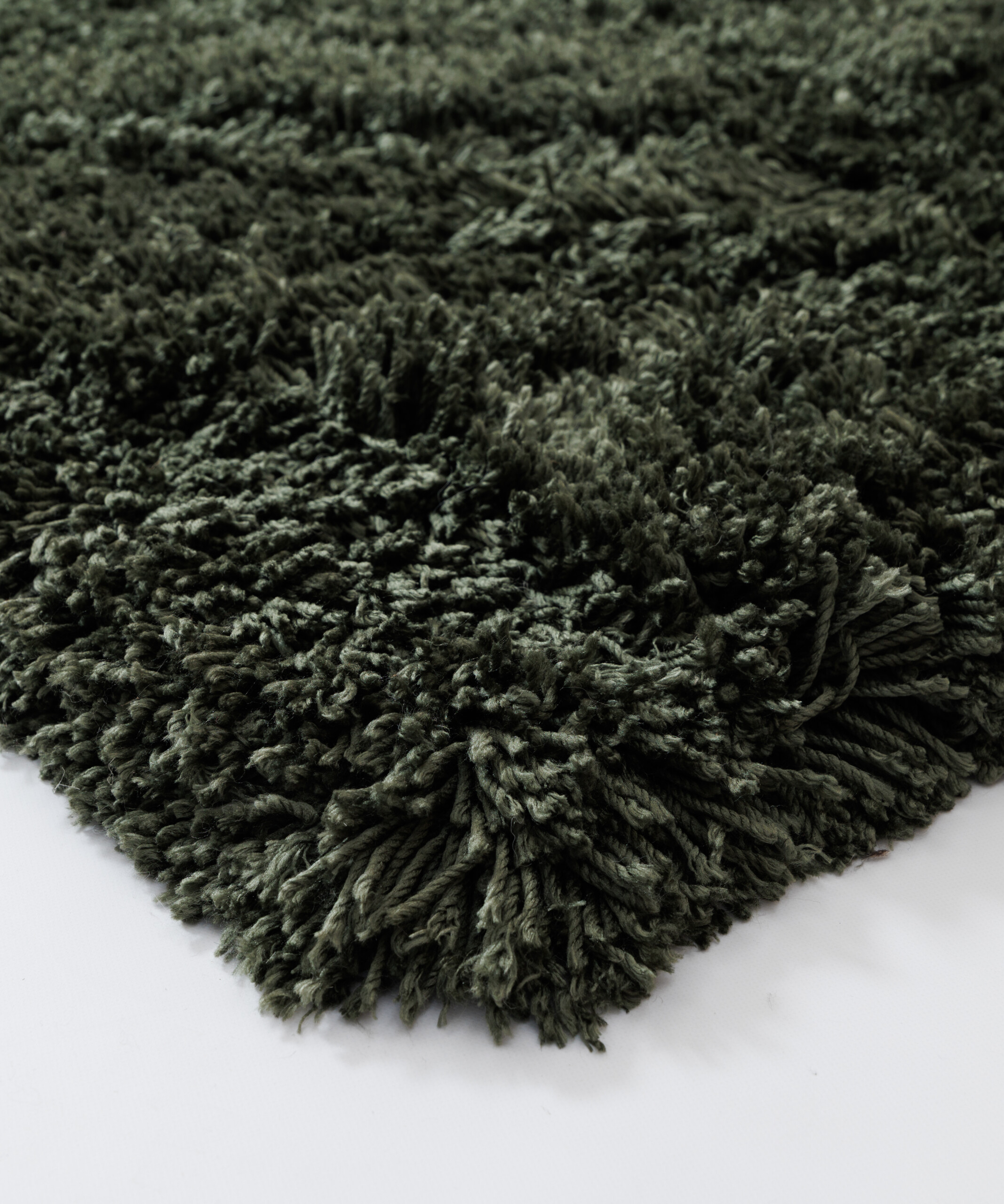 Dywan shaggy - Sveve moss green - close up Dywan shaggy - Sveve moss green - close up