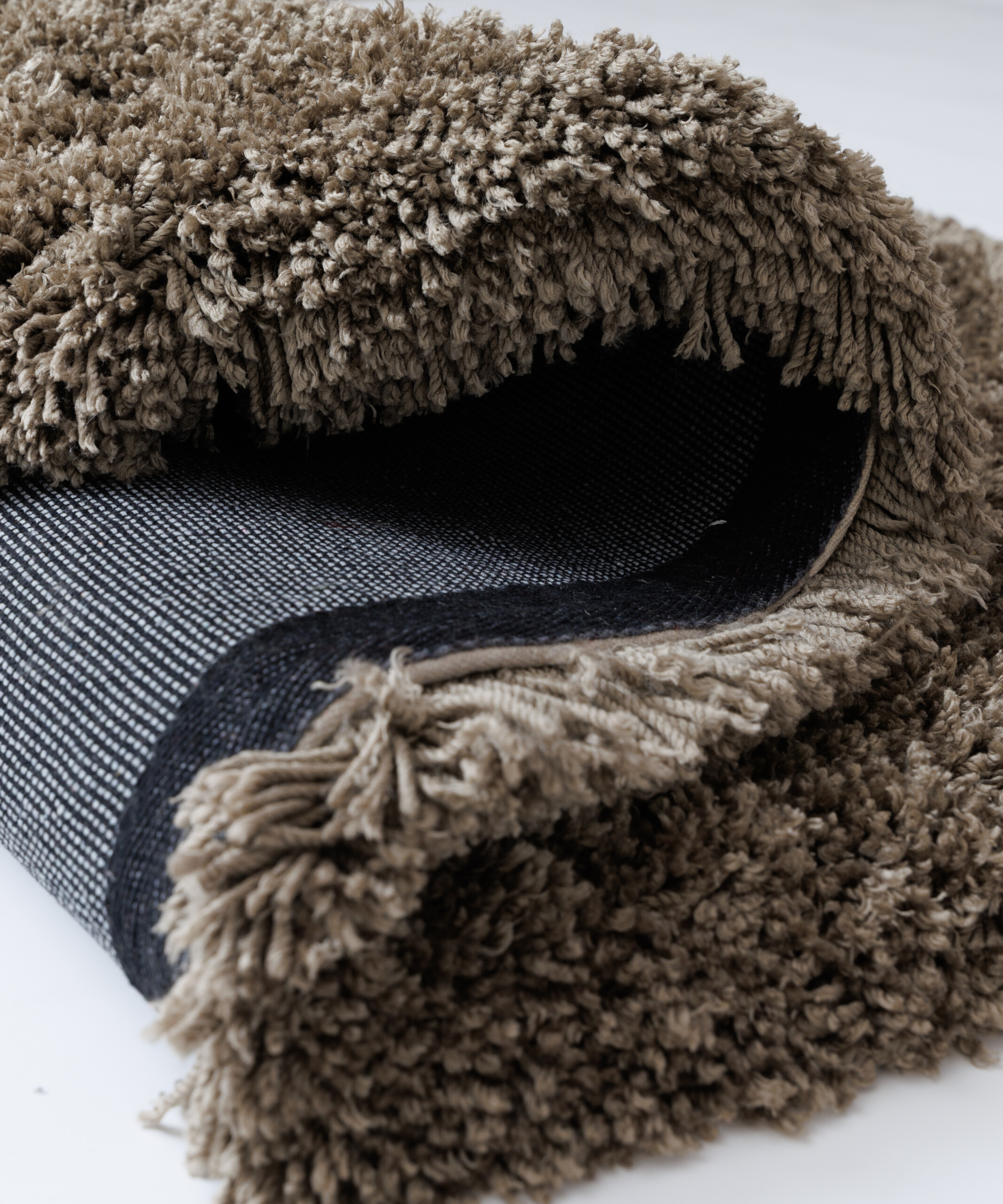 Dywan shaggy - Sveve taupe - close up Dywan shaggy - Sveve taupe - close up