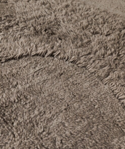Dywan o organicznym kształcie - Tjørne Mose taupe - close up, thumbnail Dywan o organicznym kształcie - Tjørne Mose taupe - close up, thumbnail