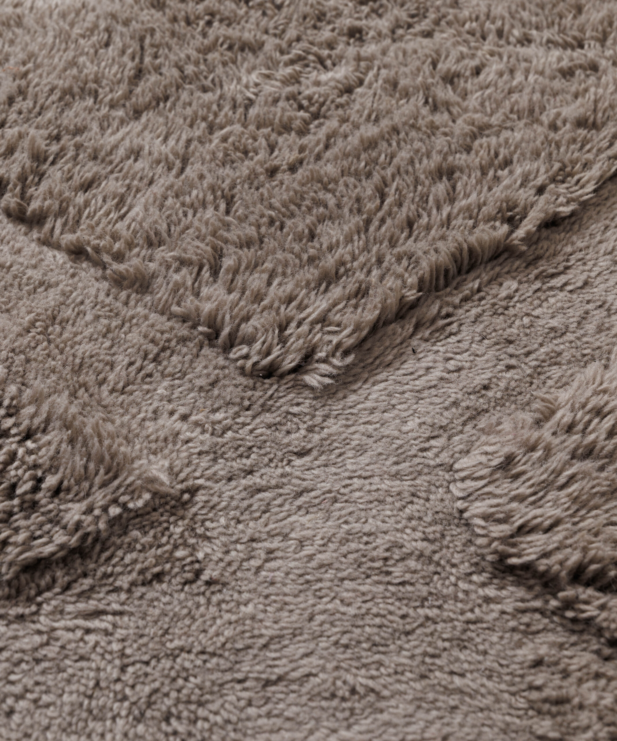 Dywan designerski - Tjørne Elv taupe - close up Dywan designerski - Tjørne Elv taupe - close up