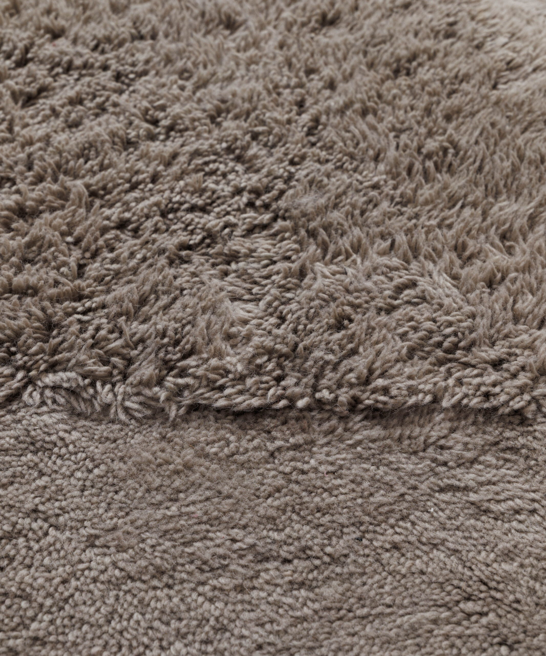Dywan designerski - Tjørne Elv taupe - close up Dywan designerski - Tjørne Elv taupe - close up